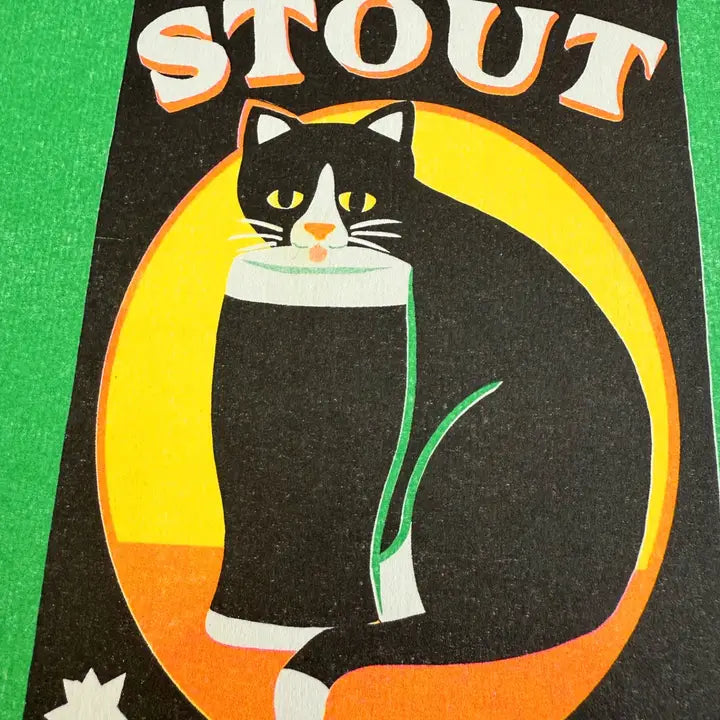 Close-up of the cat on the Extra Stout can