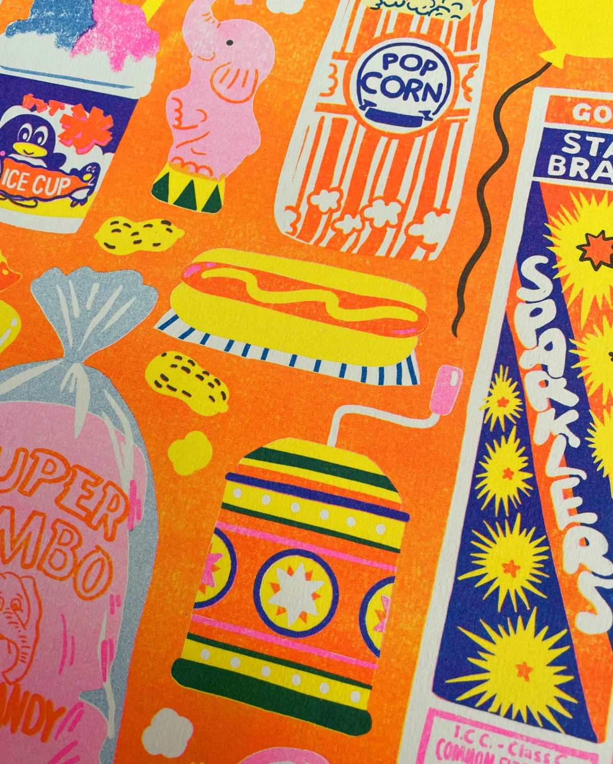 Close-up of the candyfloss bag and popcorn