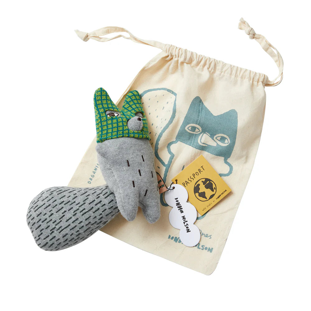 Wilfred Wolf with its cotton drawstring bag