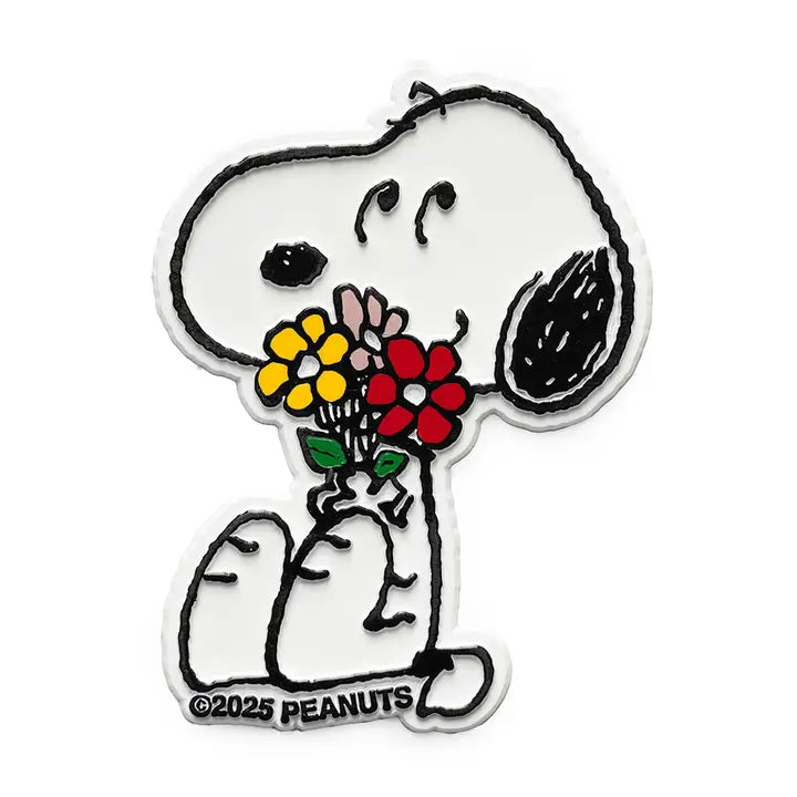 Snoopy magnet: Snoopy holding a bunch of yellow and red flowers