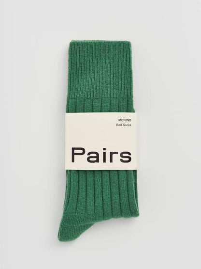 Pairs merino bed socks in village green, large, ribbed, with a Pairs paper band