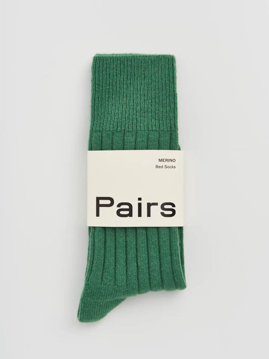 Pairs merino bed socks in village green, large, ribbed, with a Pairs paper band