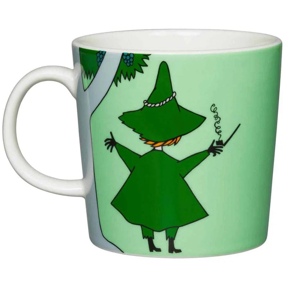 Other side of the Snufkin mug: Snufkin from behind, conducting with a stick under a tree