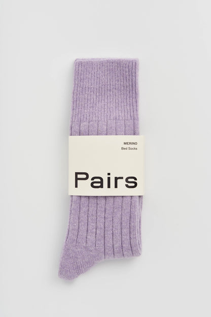Pairs merino bed socks in parma violet, large, ribbed, with a Pairs paper band