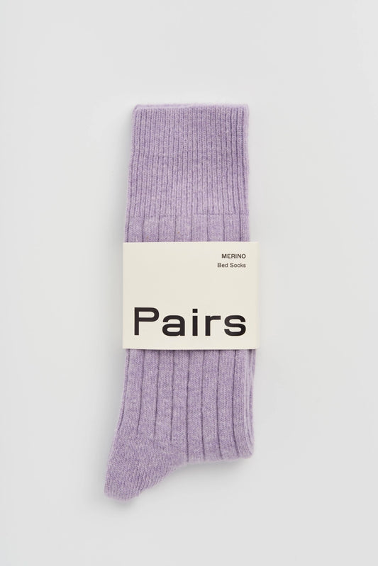 Pairs merino bed socks in parma violet, large, ribbed, with a Pairs paper band