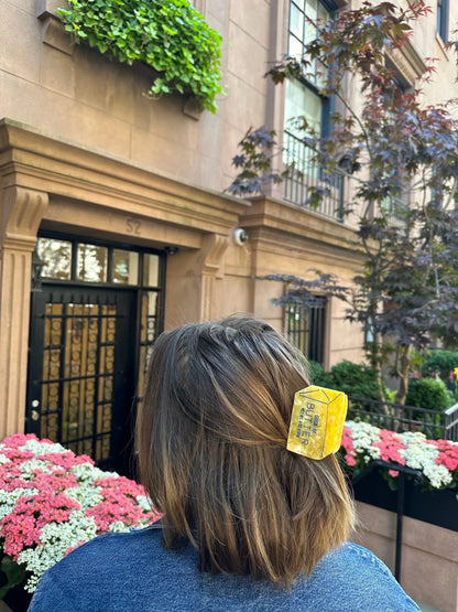 Woman wearing the butter claw clip on a city street