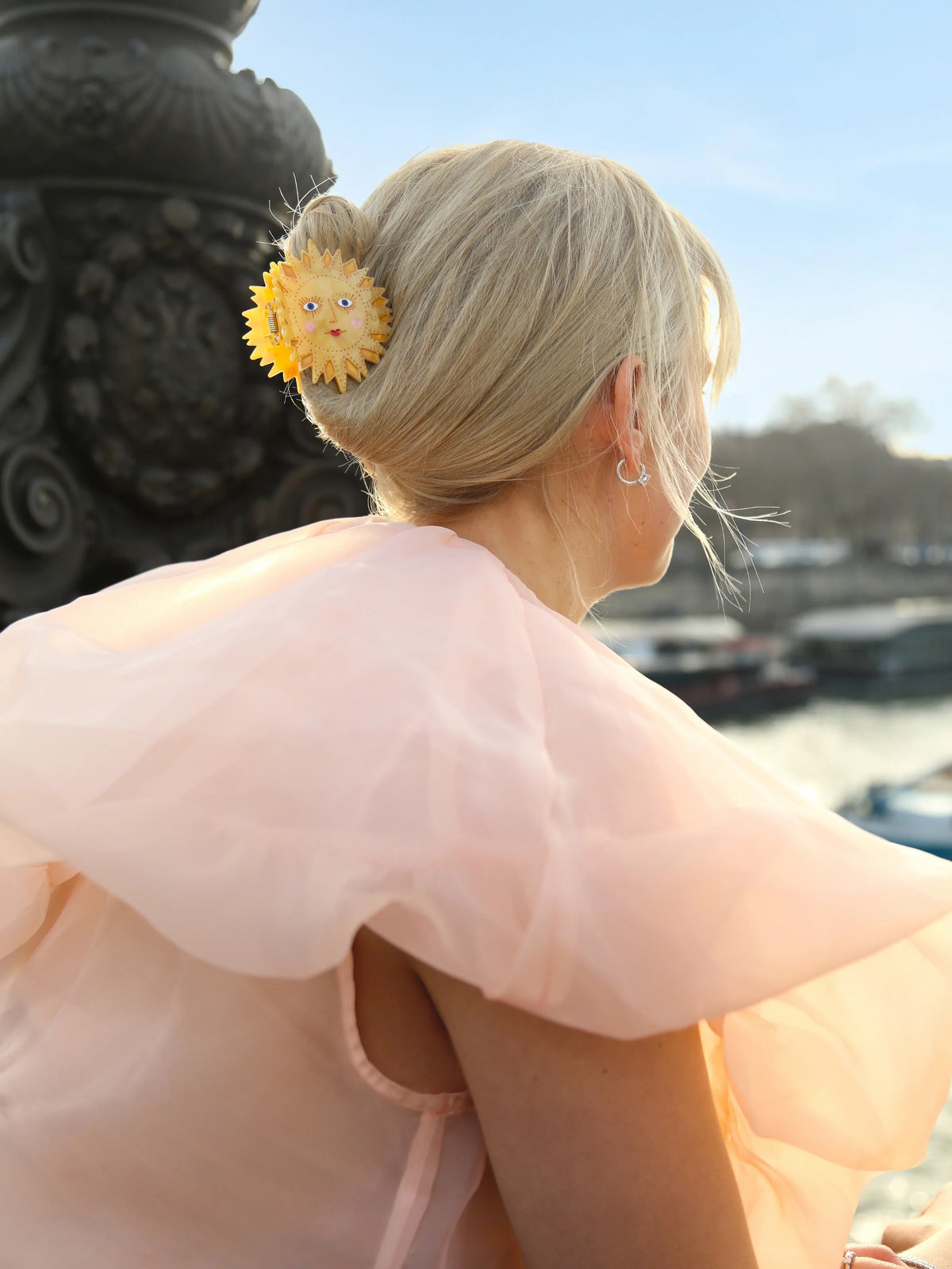 Sun claw clip in blonde hair by the Seine