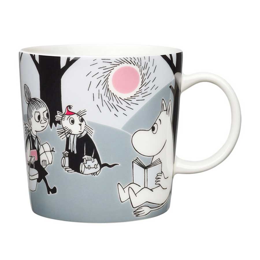 Moomin Adventure Move mug: Moomintroll reading, with Little My and Snorkmaiden in a dark forest under a pink sun
