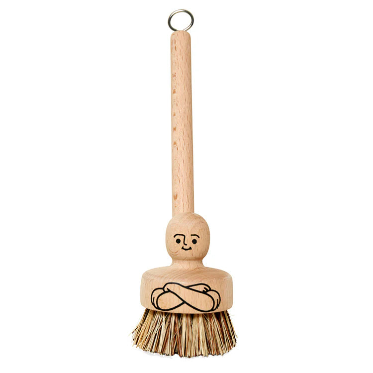 Kikkerland Mr Scrubber: a wooden brush with a face and folded arms