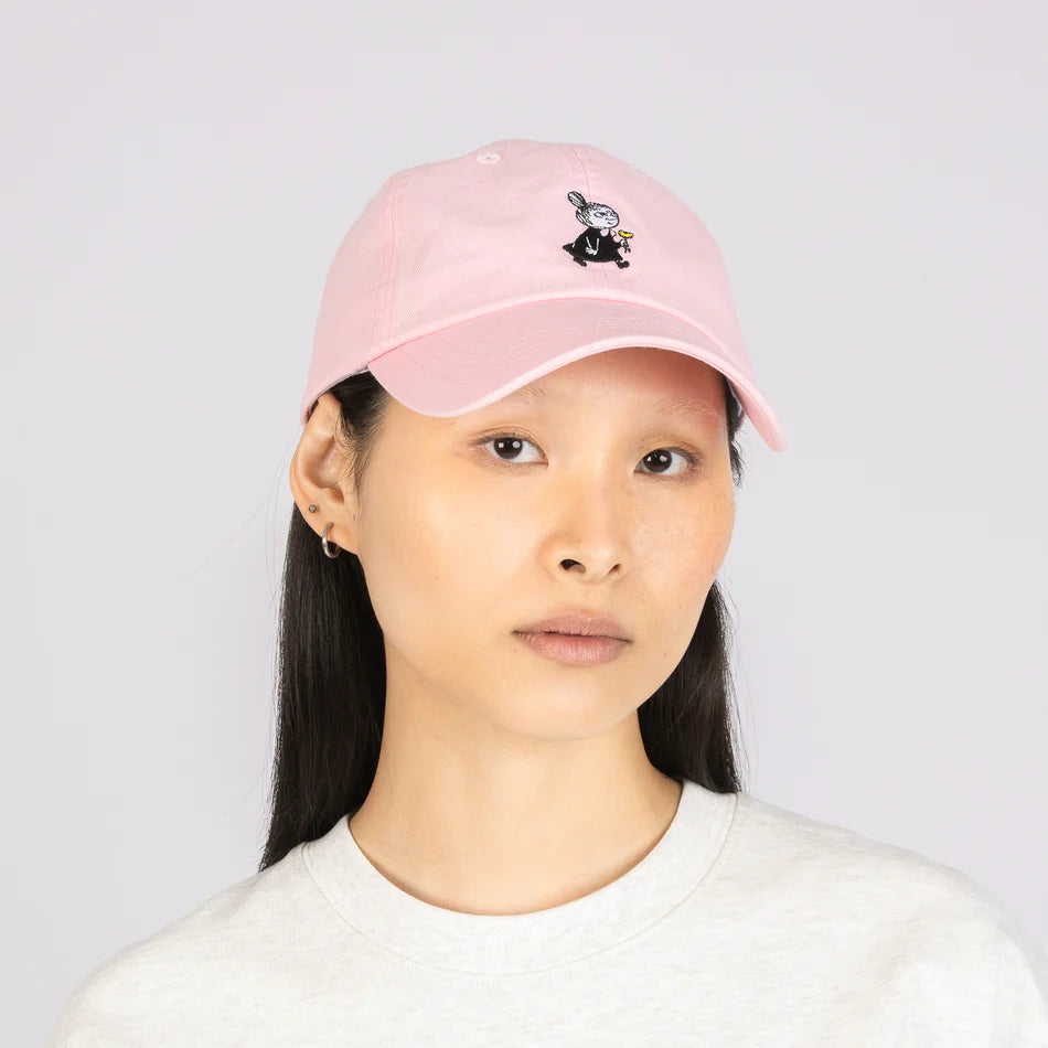 Person wearing the pink Little My cap