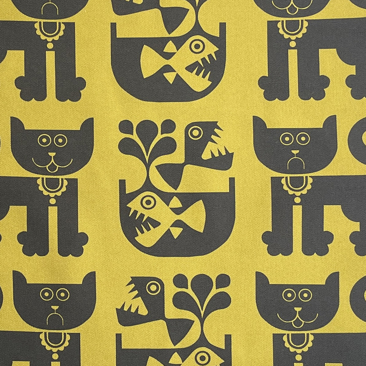 Close-up of the cat and piranha pattern