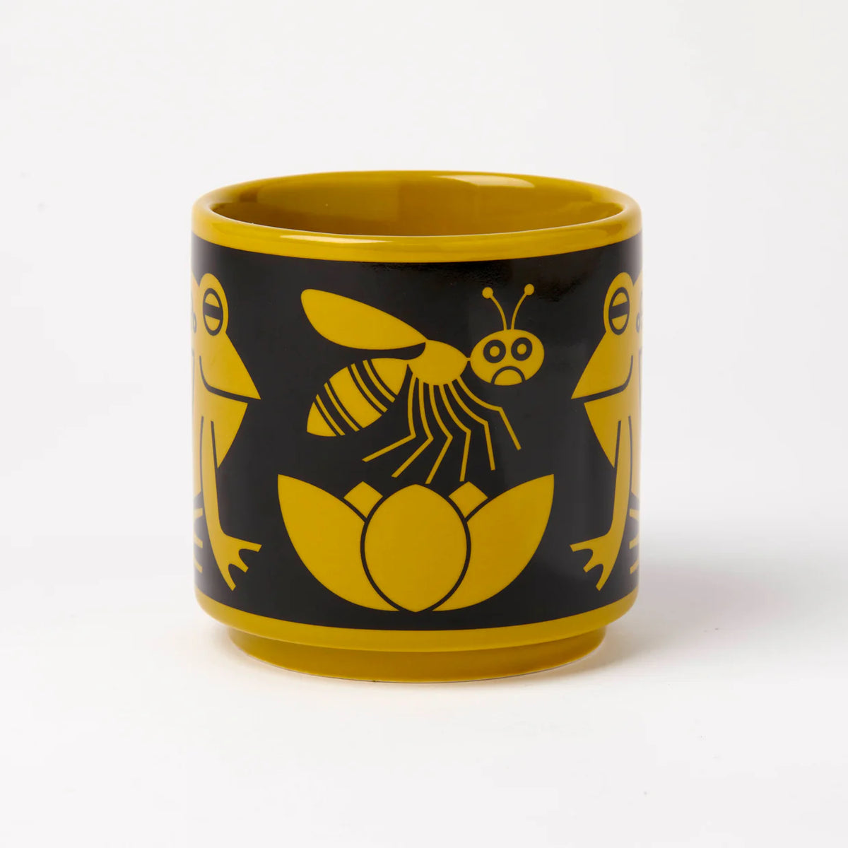 Other side of the frog mug showing a bee over a lily