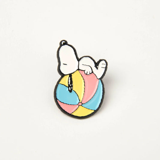 Peanuts enamel pin: Snoopy lying on a pastel beach ball