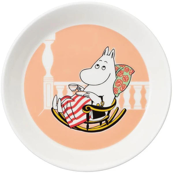 Peach Moominmamma plate showing Moominmamma in a rocking chair with a cup of coffee