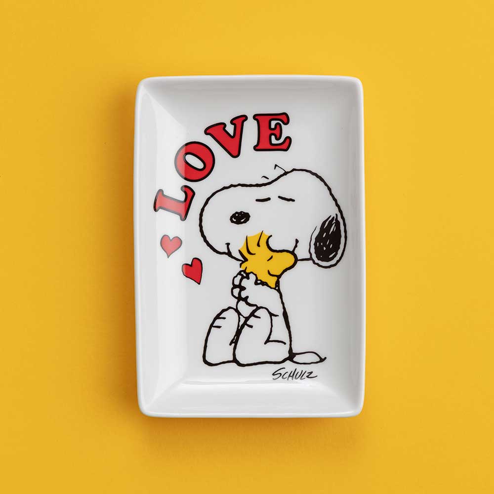Peanuts Love trinket tray: Snoopy hugging Woodstock with red hearts and 'Love', on a yellow background