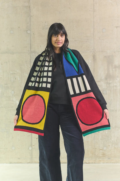Woman wearing the Memphis scarf, front view