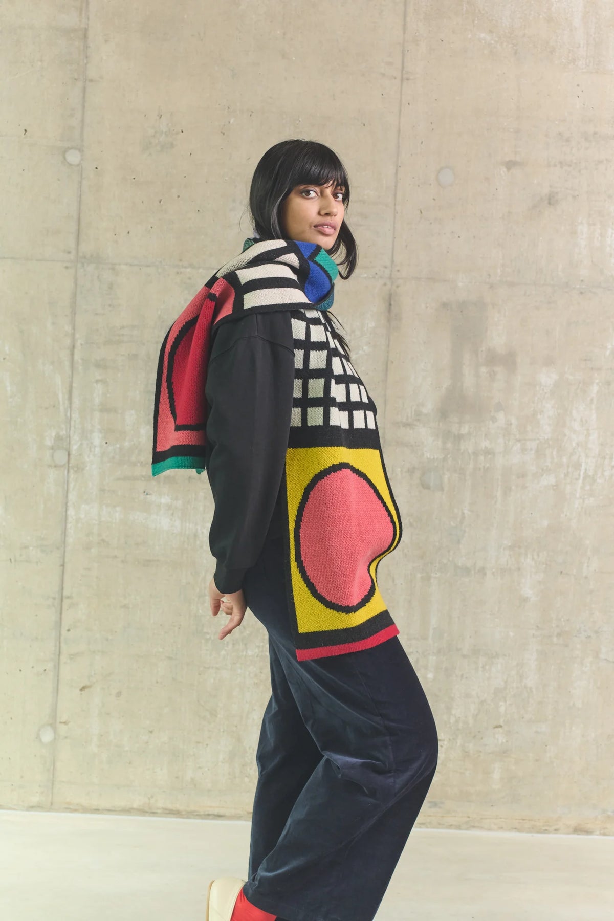 Woman wearing the Memphis scarf, side view