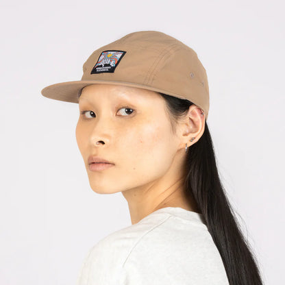 Person wearing the beige Hattifattener cap, side view