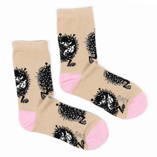Beige Nordic Buddies socks with pink heels and toes, printed with the Moomin character Stinky