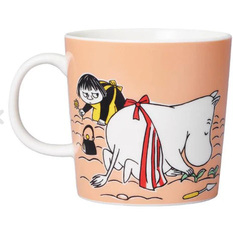 Other side of the Marmalade mug: Moominmamma and Little My digging in the garden