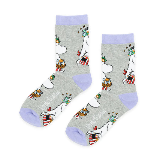 Grey Moominmamma socks with lilac cuffs, heels and toes, showing Moominmamma carrying flowers and her handbag