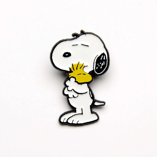 Peanuts enamel pin: Snoopy hugging Woodstock
