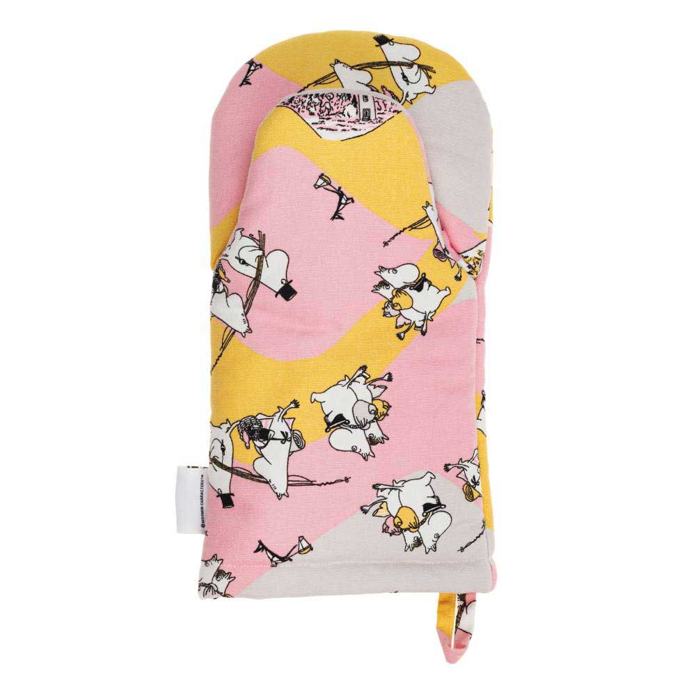Back of the Moomin Family oven mitt