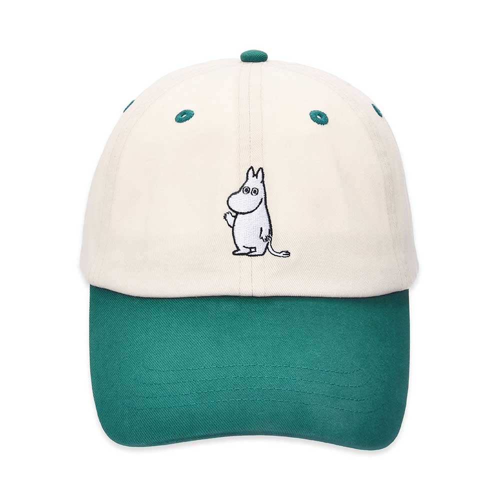 Nordic Buddies cream cap with a green peak and an embroidered Moomintroll