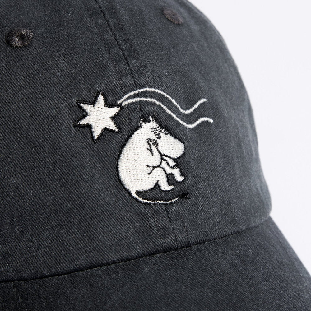 Close-up of the embroidered Moomintroll and star