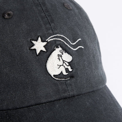 Close-up of the embroidered Moomintroll and star