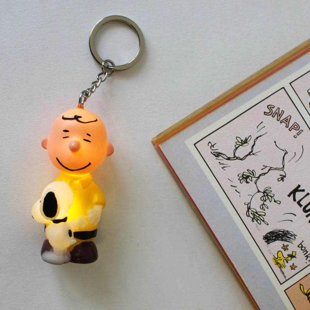 Peanuts light-up key ring: Charlie Brown hugging Snoopy, glowing