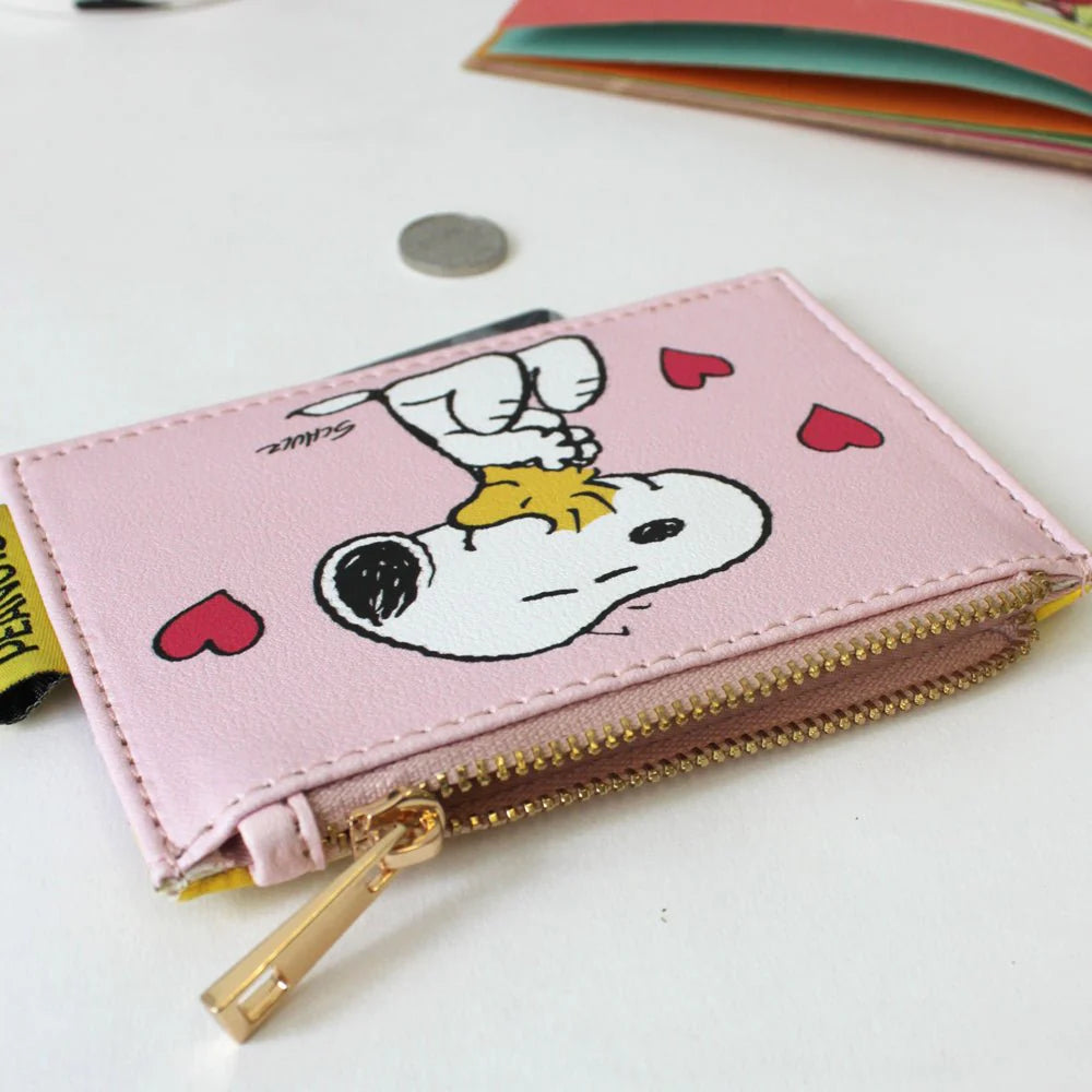 Close-up of the Peanuts Love purse and gold zip