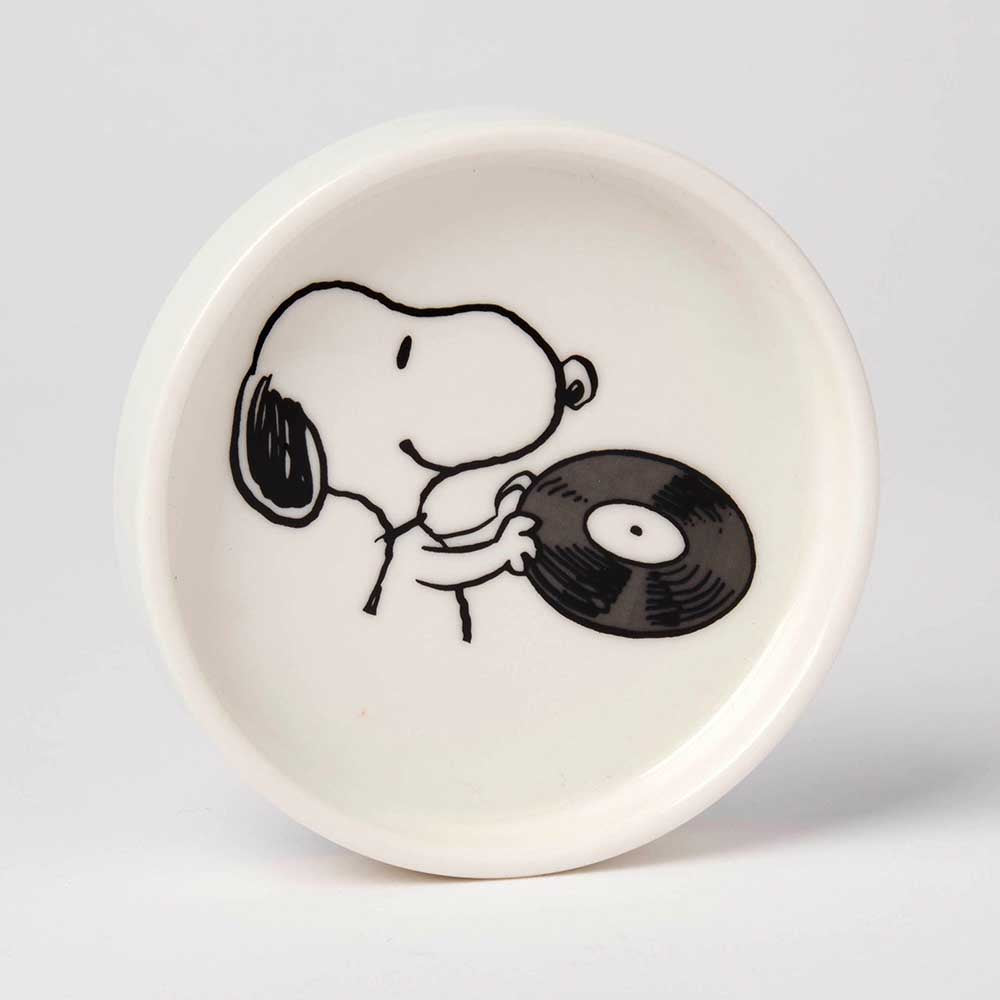 Close-up of the round Snoopy trinket dish