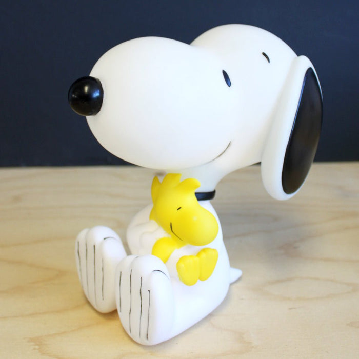 White Snoopy lamp hugging Woodstock, unlit
