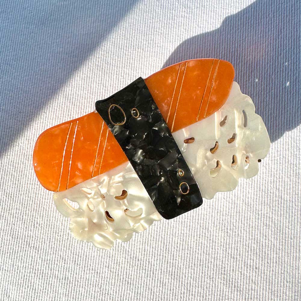 Close-up of the sushi claw clip